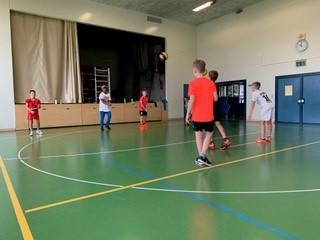 Volleyball und viele andere Spiele organisierte die Volleyballgruppe Welschenrohr-Herbetswil