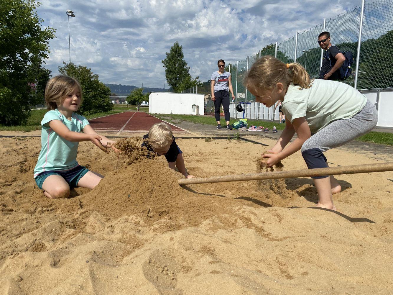 Spiel und Spass beim Purzelbaumfest vom Kindergarten Eischachen