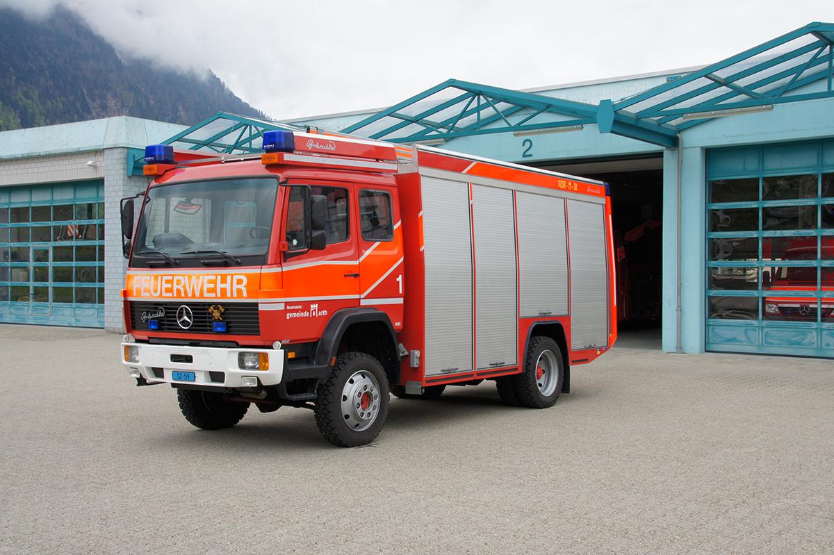 <b>Fahrzeugdaten</b>
Kurzbezeichnung: TLF
Funkrufname: AGO 1
Fz Marke / Typ: Mercedes - Benz / 1224 AF
Jahrgang: 1993
Motor: V6-Zylinder-Diesel Turbo (240 PS)
Antrieb: Allrad
Gesamtgewicht: 12'000 kg


<b>Fahrzeugaufbau (Toni Brändle AG, Wil)</b>
Grosskabine
6 Sitzplätze
3 Handfunk
2'100 l Wassertank
300 l Schaumtank
Godiva Feuerlöschpumpe Typ 3 mit Hochdruckteil
2 Schnellangriffe Wasser à 100 m
1 Lüfter Taifun (Wasserantrieb)
1 Schiebeleiter
6 Atemschutzgeräte
1 Einsatzleitkoffer
1 Defibrillator


<b>Einsatzbereich</b>
Ersteinsatzfahrzeug
Brand
Rettungen
Strassenrettung