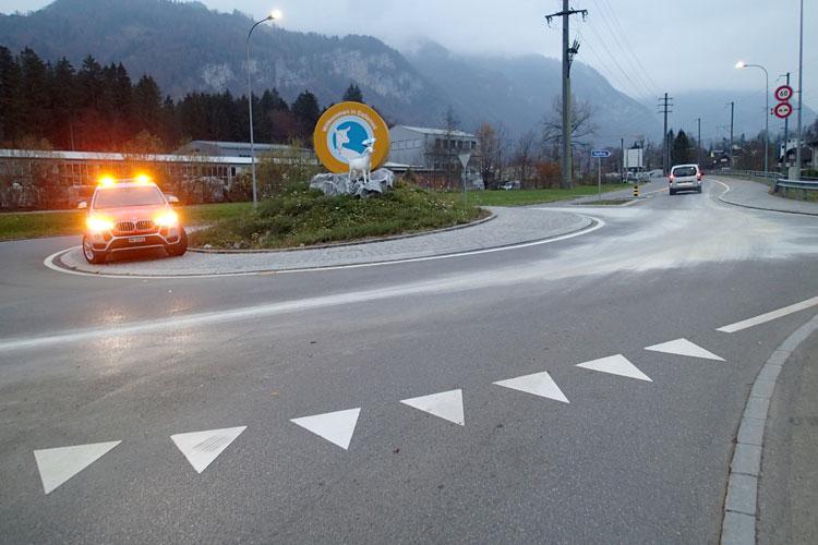 Eine Ölspur von Stans nach Engelberg beschäftigt das Ersteinsatzelement 2. Ebenfalls im Einsatz stehen Einheiten der Feuerwehren Wolfenschiessen und Engelberg.
