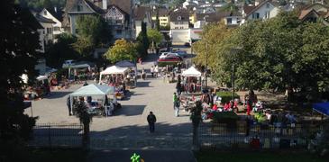 Flohmarkt auf dem Wisshusplatz in Richterswil