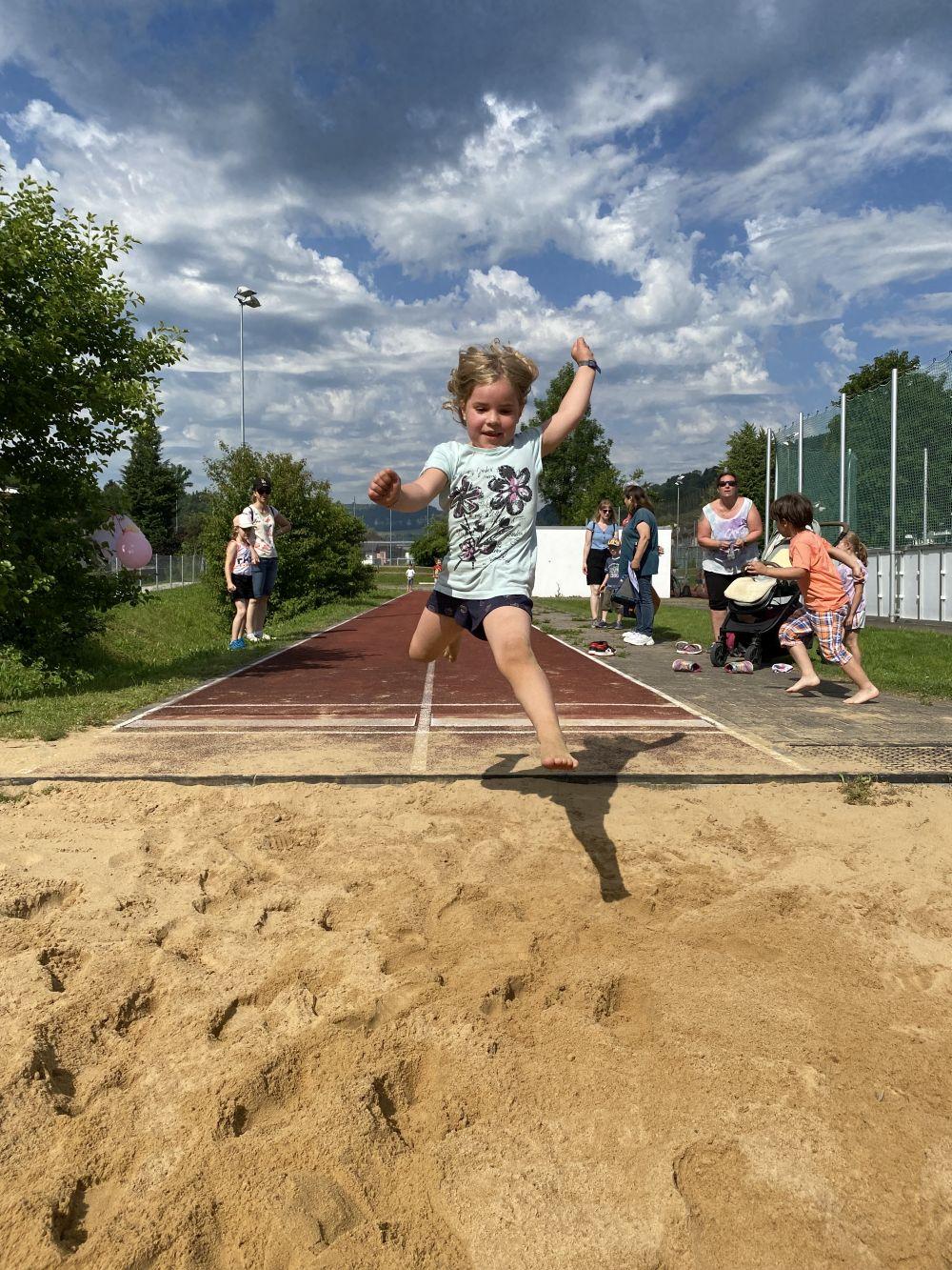 Spiel und Spass beim Purzelbaumfest vom Kindergarten Eischachen