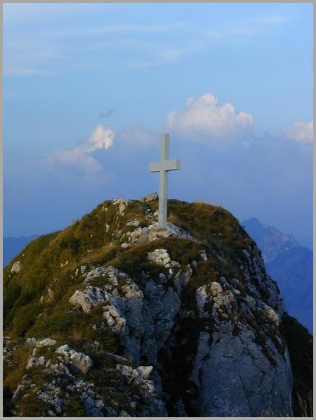 Le sommet de la Dent de Broc avec sa croix