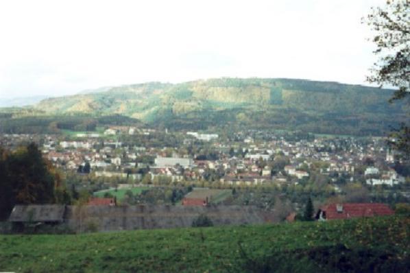 Rückkehr nach Stein. Blick über die Reithalle nach Bad Säckingen.
